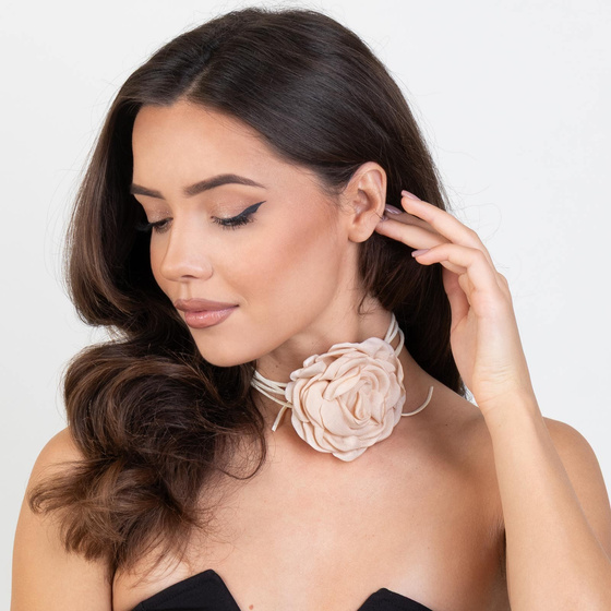Naszyjnik CHOKER ozdobny KWIAT na szyję róża na rzemyku elegancki ECRU