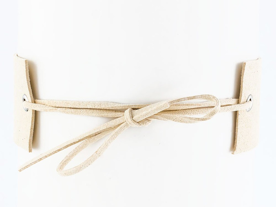 Choker sznurowany frędzle beżowy