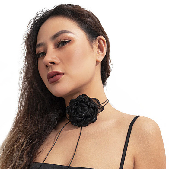 Naszyjnik CHOKER ozdobny KWIAT na szyję róża na rzemyku elegancki CZARNY