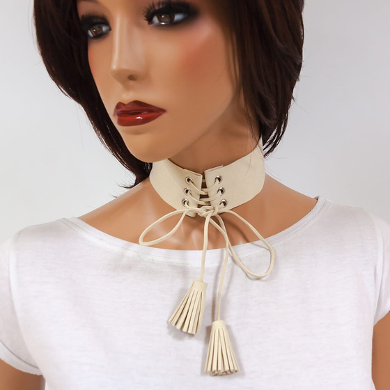Choker sznurowany frędzle beżowy