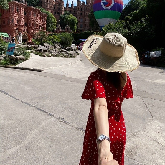 Kapelusz damski SŁOMKOWY DUŻY z napisem BEŻOWY