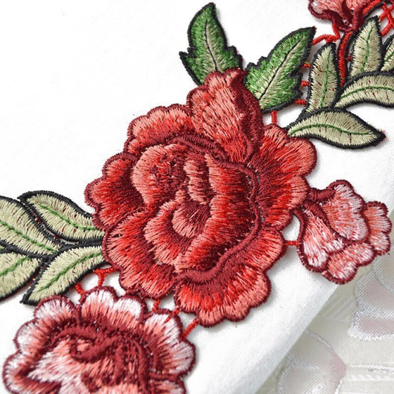 Naszywka haft róża w towarzystwie I