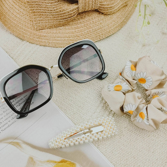 GUMKA frotka do włosów SCRUNCHIES kwiaty BEŻOWA