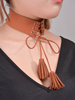 Choker sznurowany frędzle brązowy